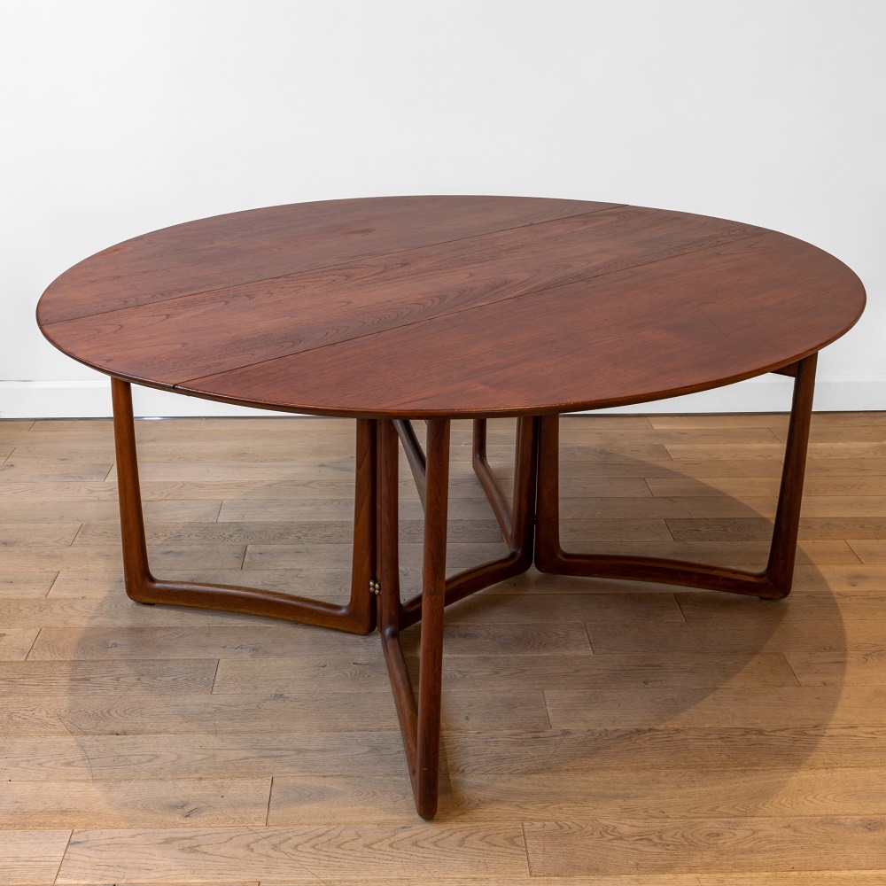 dining_table_by_peter_hvidt_and_orla_molgaard-nielsen_1955