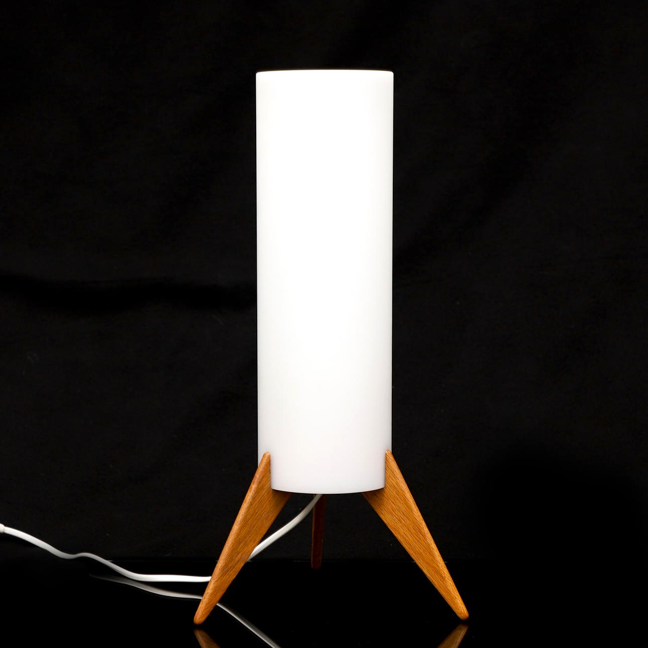 luxus_kristiansson_table_lamp_rocket_oak_perspex